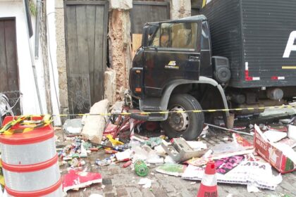 Caminhão desgovernado atinge museu no Centro Histórico de Salvador