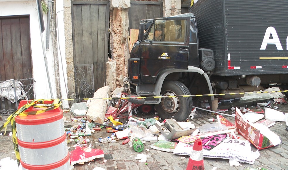 Caminhão desgovernado atinge museu no Centro Histórico de Salvador