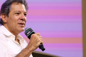 Classe dominante brasileira entende o Estado como dela, diz Haddad