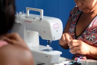 Costureiras impulsionam economia do Carnaval em Salvador