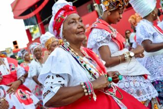 Fuzuê reúne famílias e grupos culturais no circuito Ondina-Barra