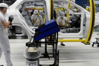 Indústria fecha 2025 com alta de 0,6%, pressionada pelos juros altos