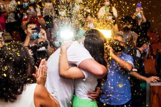 Letícia, cuidada na rede Ebserh-SUS, vence leucemia, se forma biomédica e sonha