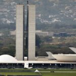 Lula sanciona reajuste salarial para cargos do Legislativo mas veta "penduricalhos"