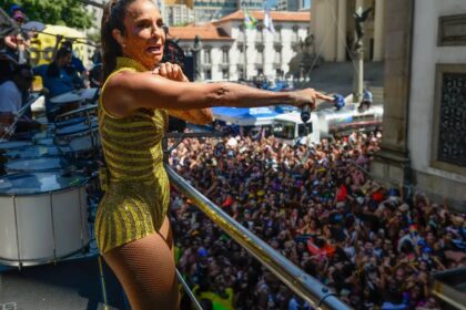 Mais de 500 mil foliões acompanham megabloco de Ivete Sangalo
