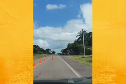 Motorista se arrisca em ultrapassagem proibida e é multado ao encontrar blitz policial na Ponte do Funil