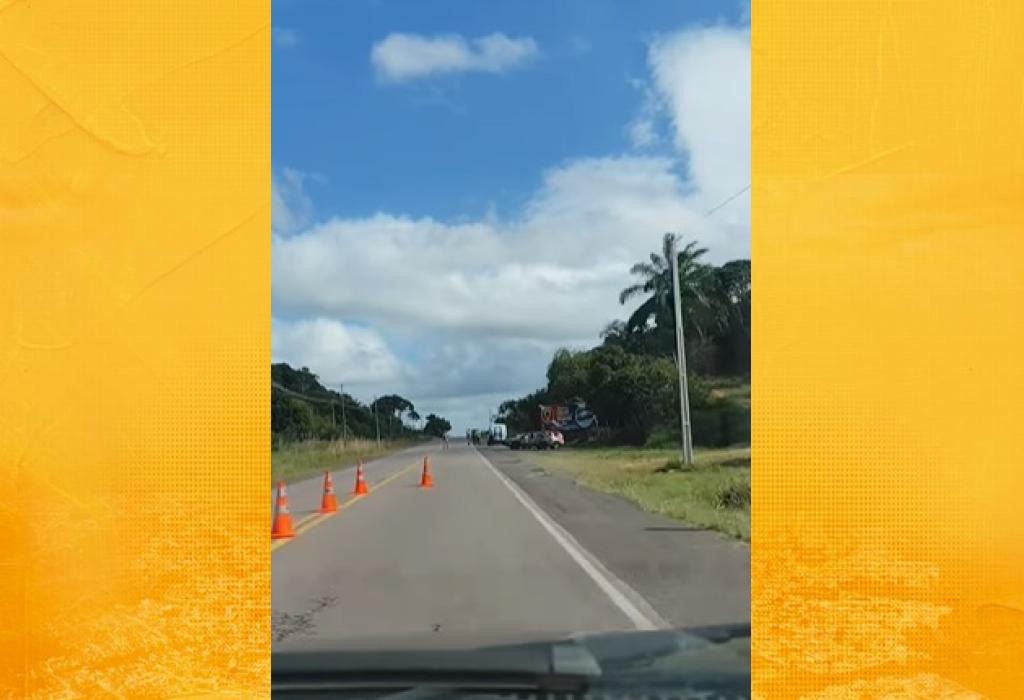 Motorista se arrisca em ultrapassagem proibida e é multado ao encontrar blitz policial na Ponte do Funil