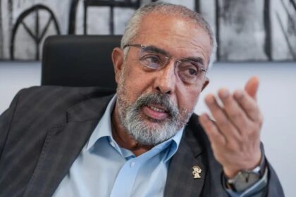 Não há mais razão para manter escala 6x1 e jornada de 44h, diz senador