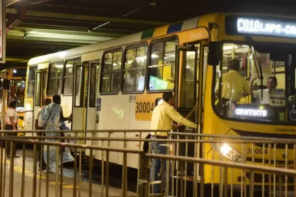 Ônibus gratuitos vão conduzir foliões da Garibaldi até Estação da Lapa no Carnaval