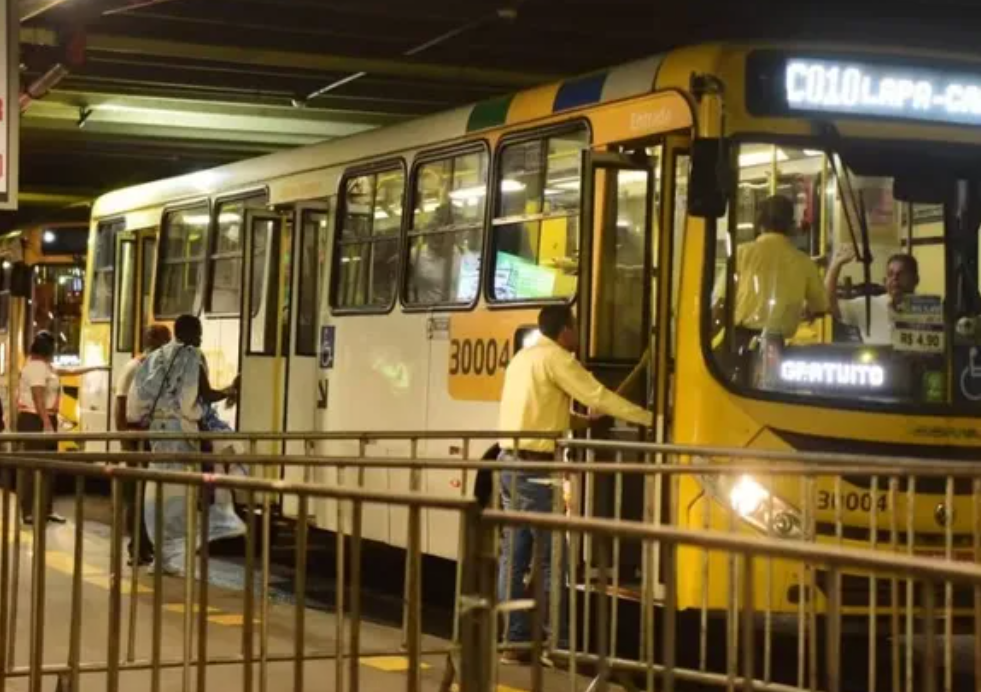 Ônibus gratuitos vão conduzir foliões da Garibaldi até Estação da Lapa no Carnaval