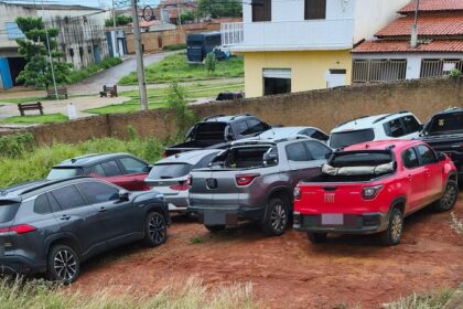 Operação policial recupera 11 veículos e prende oito investigados na Bahia