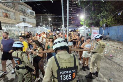 Portais do Carnaval retêm mais de 1,4 mil objetos proibidos