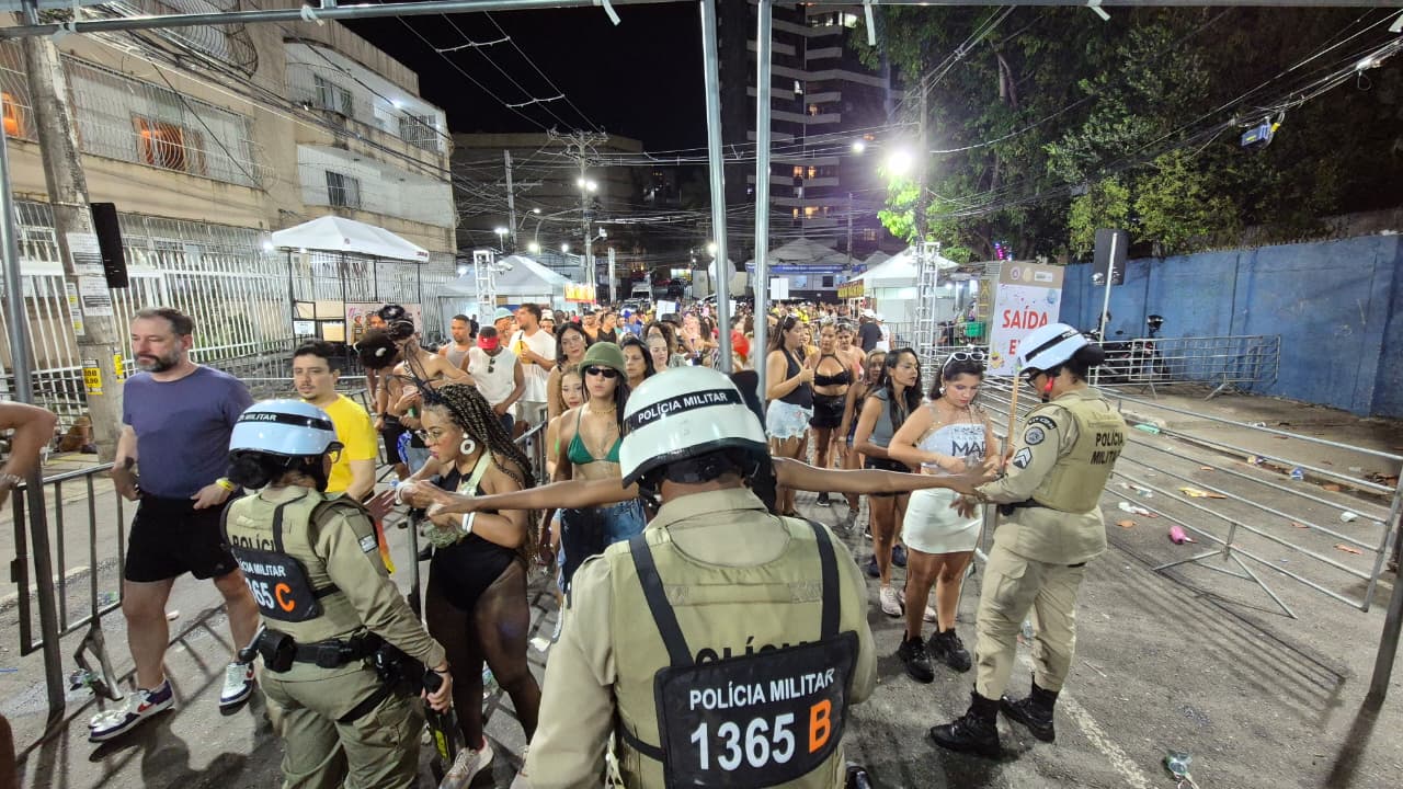 Portais do Carnaval retêm mais de 1,4 mil objetos proibidos