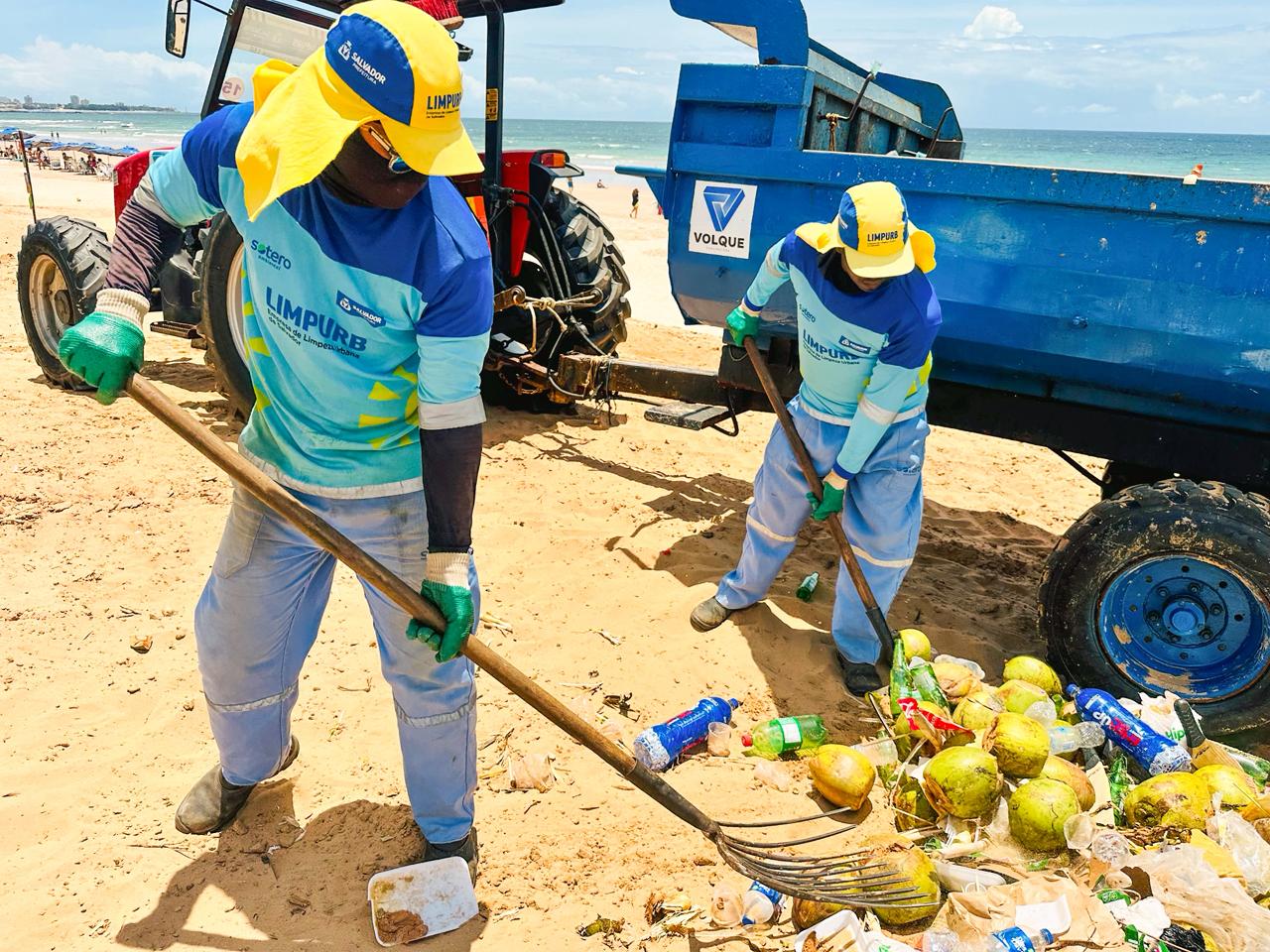 Prefeitura de Salvador intensifica limpeza das praias e realiza operação especial durante a festa de Iemanjá