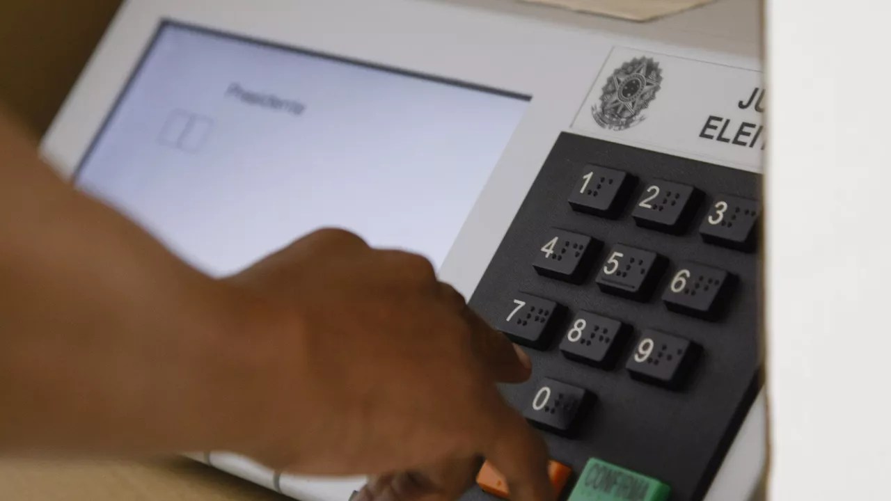 Quase 70% dos governadores não poderão disputar a reeleição neste ano