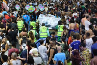 Trio da BaianaSystem testa projeto de desfile sustentável no Carnaval