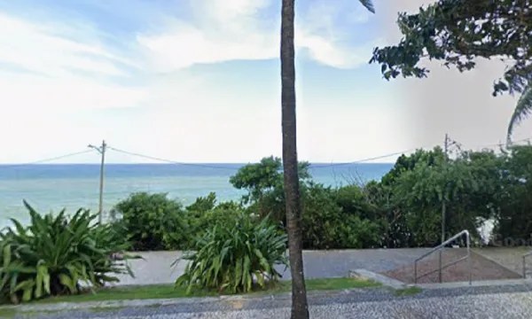 Turista sofre tentativa de assalto e cai nas pedras na orla de Ondina, em Salvador