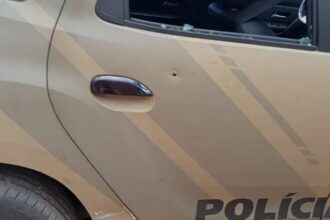 Viatura da Polícia Militar é atingida por tiros na Santa Cruz, em Salvador