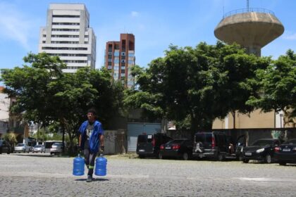 Após privatização, Sabesp registra mais receita, demissão e vazamentos