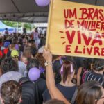 Atos do Dia da Mulher reúnem manifestantes em várias cidades do Brasil