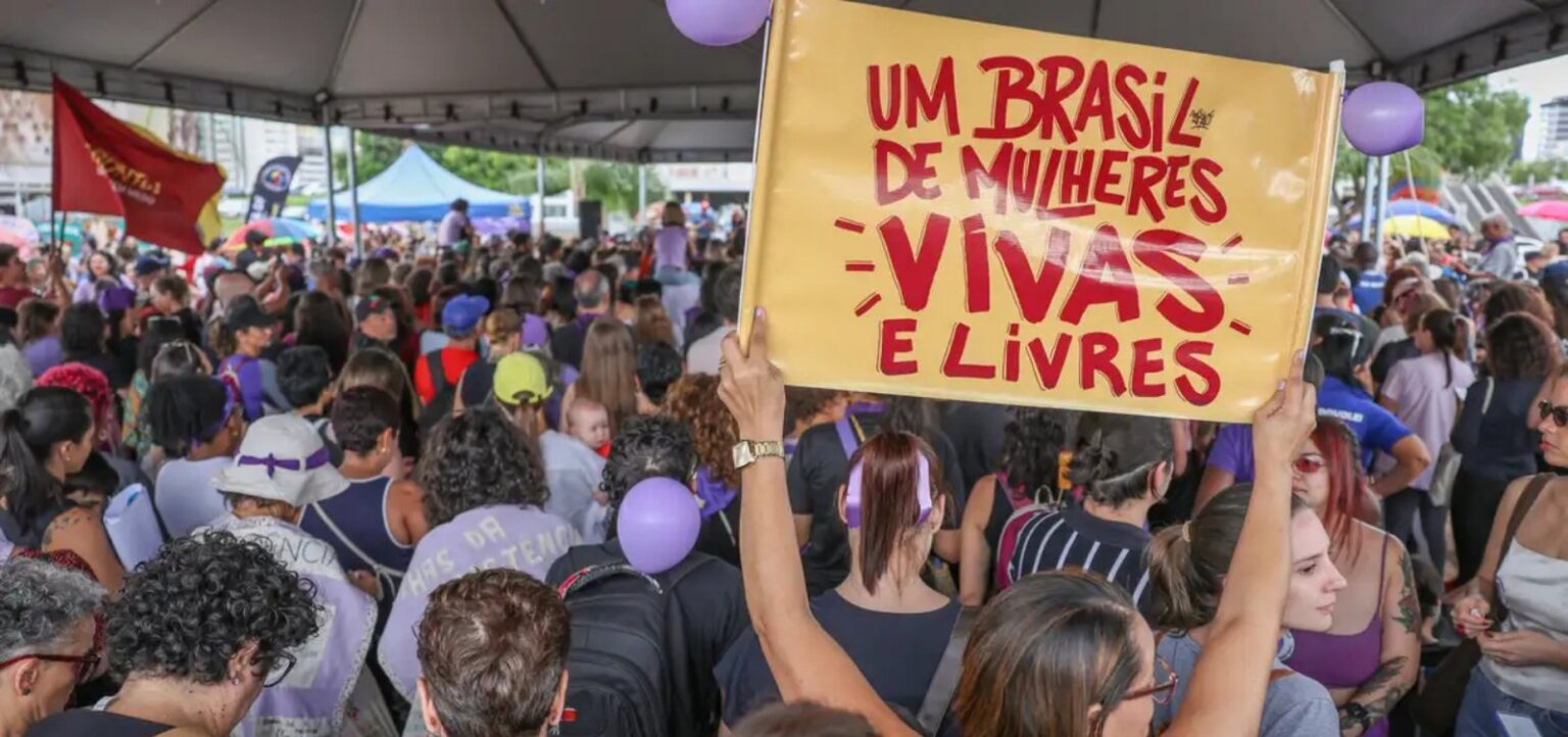 Atos do Dia da Mulher reúnem manifestantes em várias cidades do Brasil