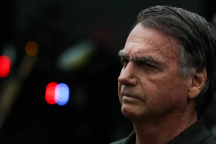 Bolsonaro apresenta melhora renal, mas segue na UTI em Brasília