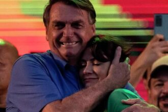 Bolsonaro defende Michelle e critica ataques internos após disputa sobre apoio a Flávio