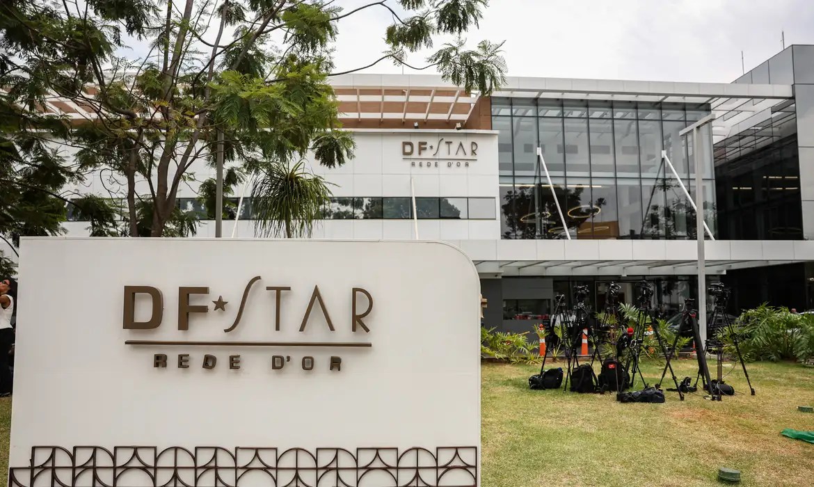 Bolsonaro mantém melhora clínica e laboratorial, mas segue em UTI