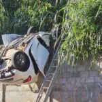 Carro despenca de 17 metros de estacionamento na Sete Portas e atinge imóvel em Salvador