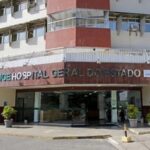 Carro invade ponto de ônibus e atropela quatro pessoas na Barra, em Salvador