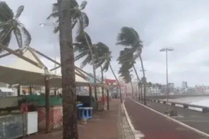 Chove de forma intensa em Salvador nesta segunda-feira; veja previsão