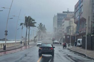 Ciclones e corredor de umidade aumentam risco de chuva intensa na Bahia