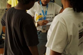 “Corra pro Abraço” leva cuidado e atenção a pessoas em situação de vulnerabilidade durante o Carnaval | SEADES