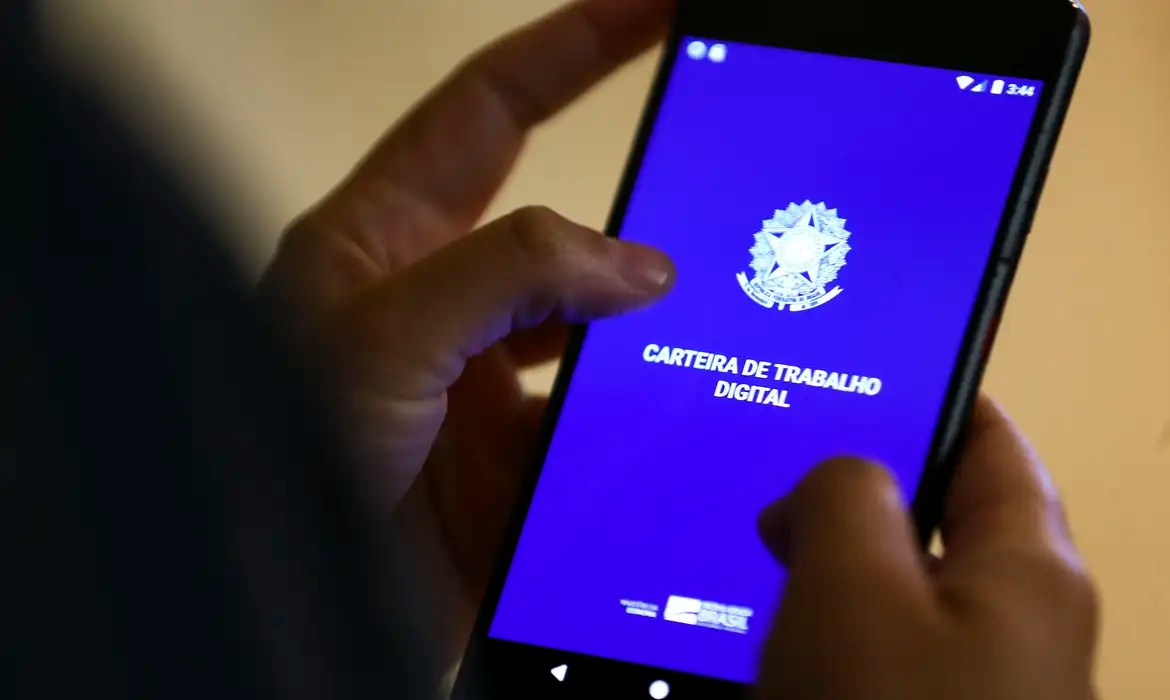 Desemprego fica em 5,4% no trimestre encerrado em janeiro de 2026