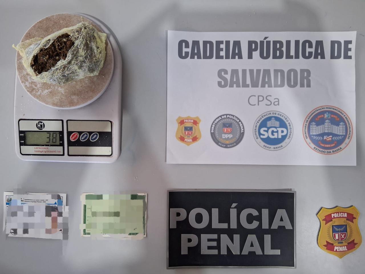 Duas mulheres são flagradas na Cadeia Pública de Salvador com drogas escondidas em marmitas