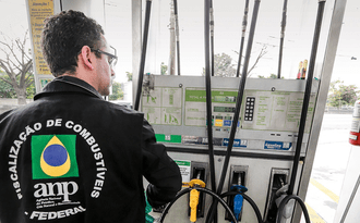 Em 7 dias, Governo Federal fiscaliza 400 postos de combustíveis; 93 são autuados e 21 interditados