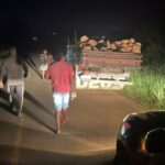 Homem perde a perna em acidente entre moto e caminhão na BA-545, em Jaguaquara