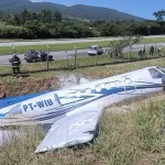 Jato sai da pista e bate em barranco ao pousar em aeroporto de São Paulo