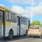 Motorista pega ônibus da garagem, entra em surto e é contido a tiros em Salvador