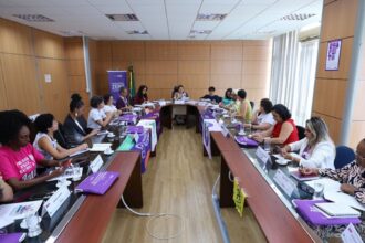 Movimento feminista protesta contra escala 6x1 e violência global