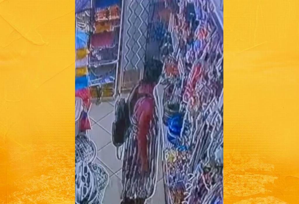 Mulher é flagrada furtando produtos em loja na Feira Livre de Santo Antônio de Jesus