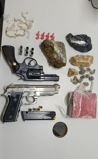 Operação conjunta apreende armas de fogo e drogas em Jitaúna | SSP