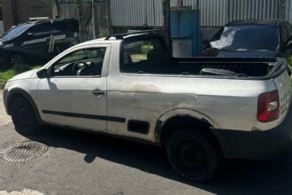 PM recupera carro roubado e prende suspeito na Avenida San Martin