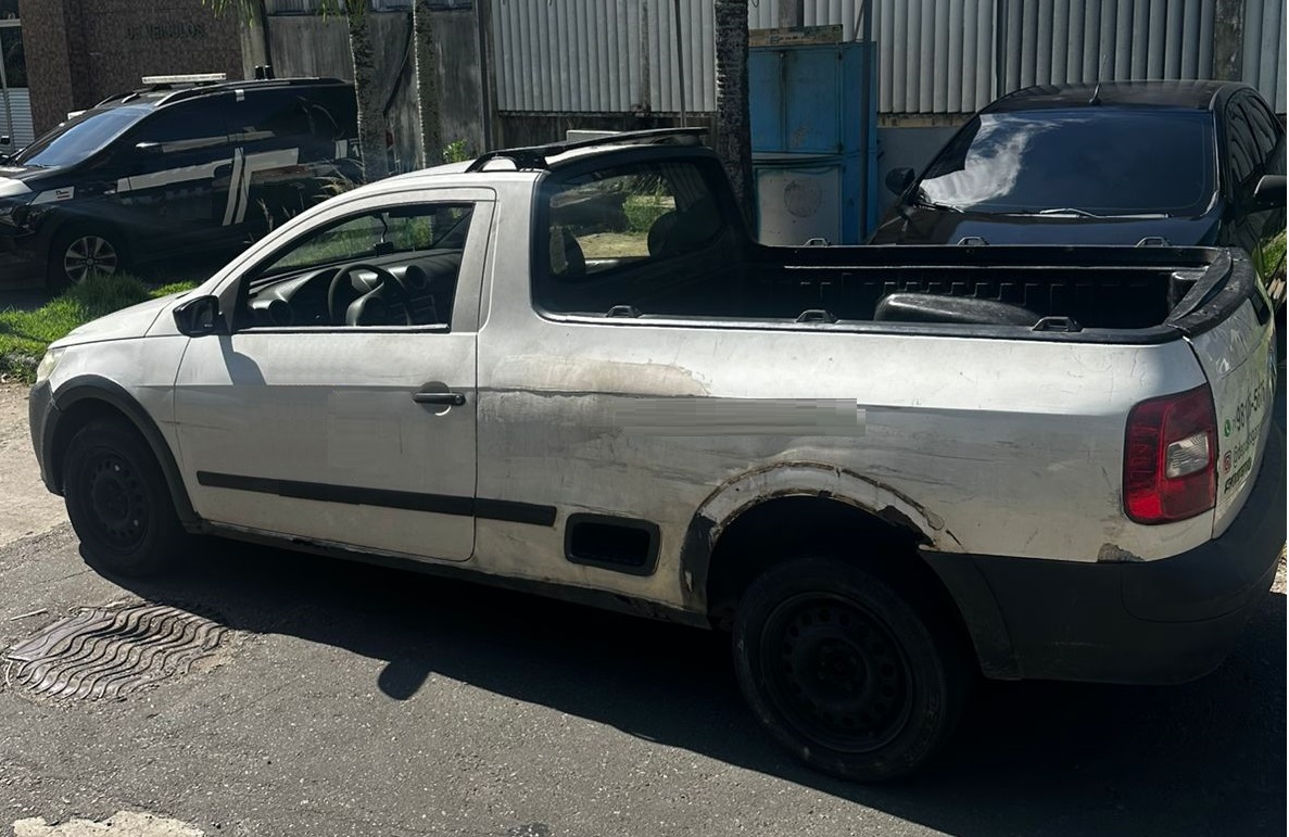 PM recupera carro roubado e prende suspeito na Avenida San Martin