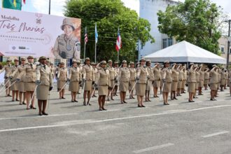 PMBA homenageia 195 mulheres com medalha em Salvador