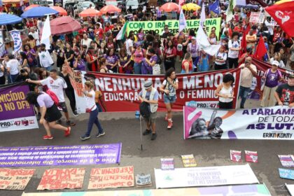 “Parem de nos matar”: exigem mulheres no 8 de março em Brasília