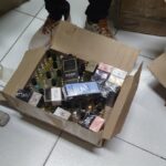 Polícia apreende 870 perfumes com suspeita de falsificação em Feira de Santana