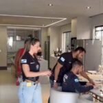 Polícia solicita bloqueio das contas de Bia Miranda após apreender 40 mil dólares em notas cenográficas