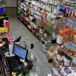 A MP 653, altera a Lei nº 13.021, de 8 de agosto de 2014, que dispõe sobre o exercício e a fiscalização das atividades farmacêuticas.