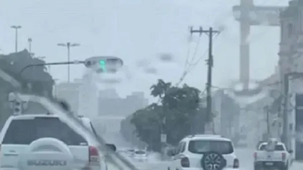 Salvador tem pancadas de chuva ao longo do dia de seu aniversário